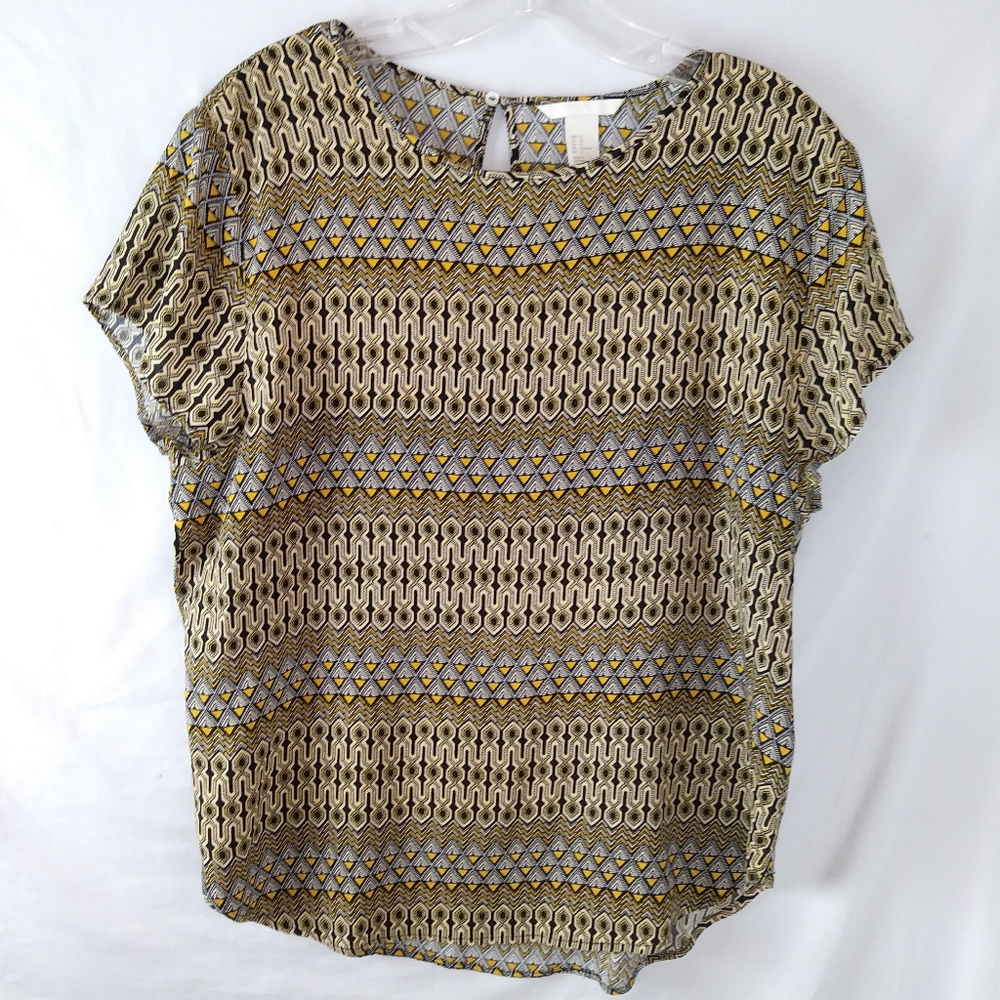 3/25$ H&M geometric triangle short‎ sleeve shirt
